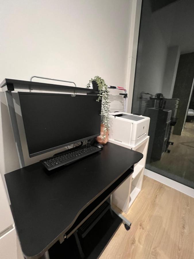 London Heathrow Airport Apartment Voyager House Terminal 12345 - Ev Electric And Parking Available Hillingdon kerület Kültér fotó