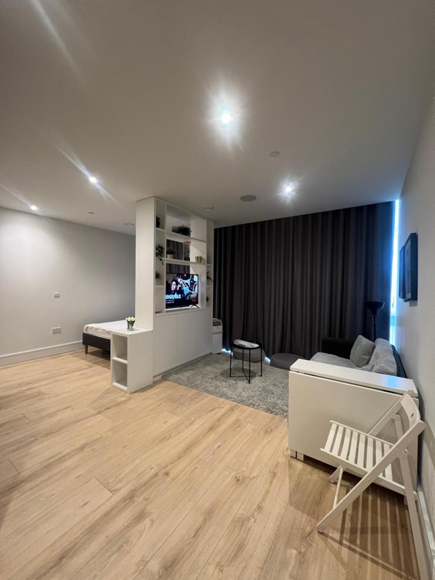 London Heathrow Airport Apartment Voyager House Terminal 12345 - Ev Electric And Parking Available Hillingdon kerület Kültér fotó