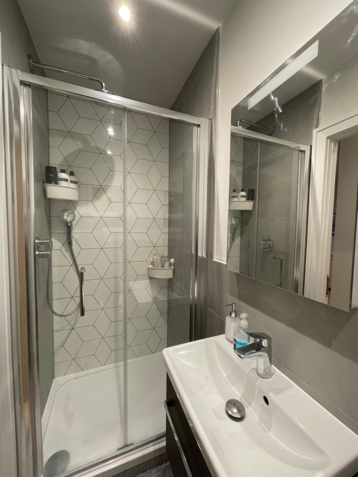 London Heathrow Airport Apartment Voyager House Terminal 12345 - Ev Electric And Parking Available Hillingdon kerület Kültér fotó